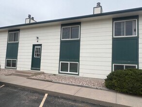 Building Photo - 402 Miller Ln