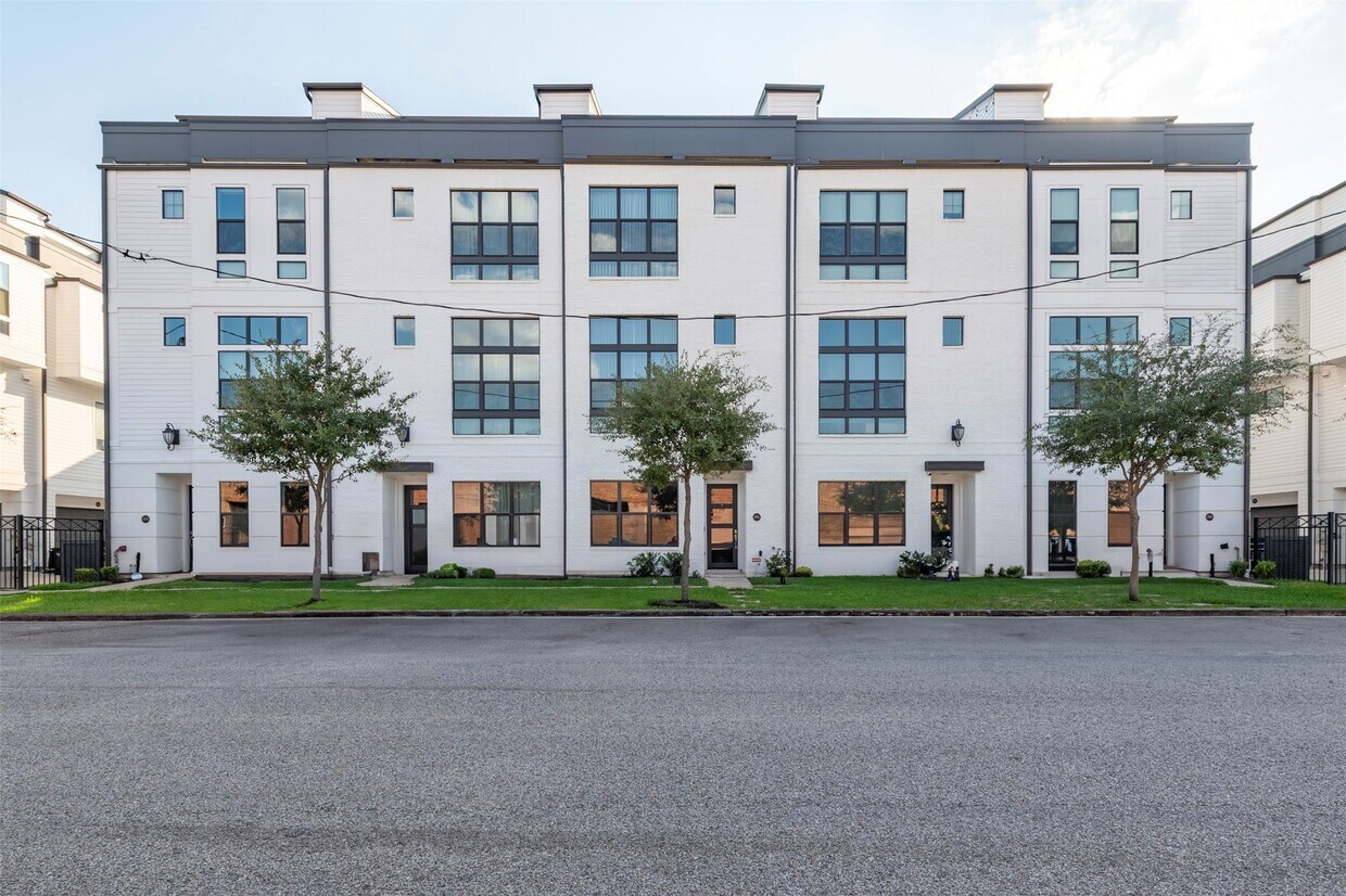 Foto principal - 2914 Lamar St