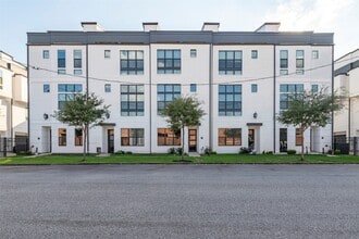 Building Photo - 2914 Lamar St