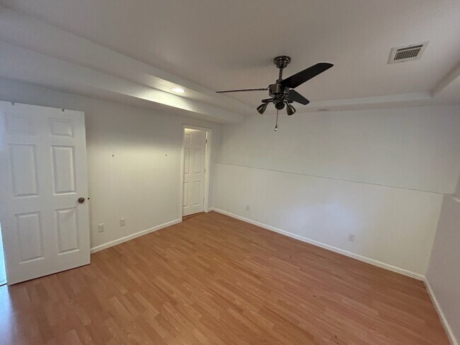 Building Photo - 510 N Cass St