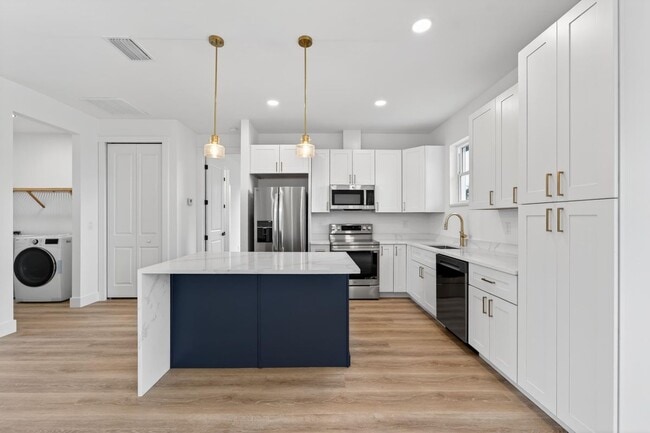 Foto del edificio - 14115 Ingraham Blvd