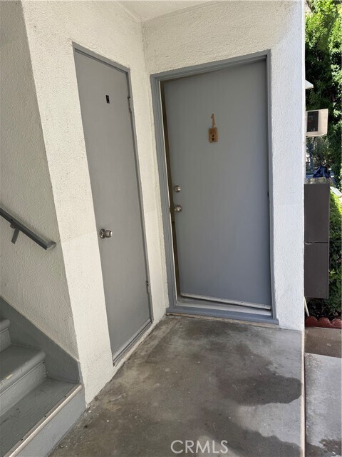 Foto del edificio - 350 W Wilson Ave