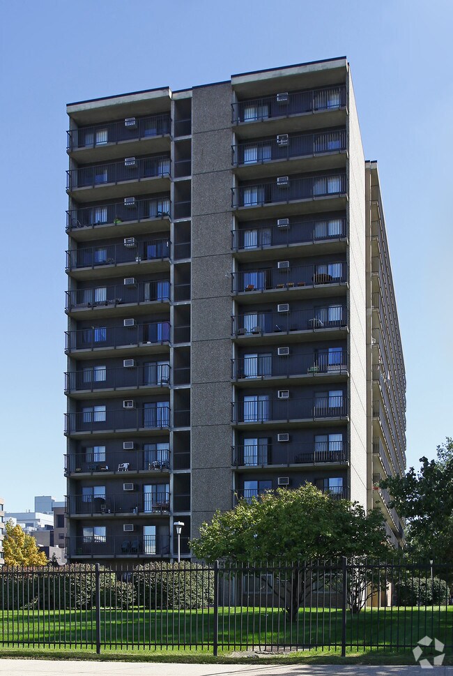 Carnegie Tower at Fairfax Apartments Cleveland, OH