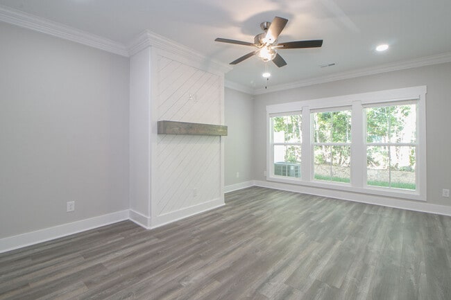 Building Photo - 166 Sango Dr