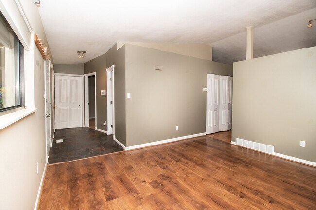 Foto del edificio - 5742 Stoney Pass Dr