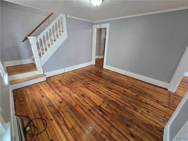 Building Photo - 121 West End Dr