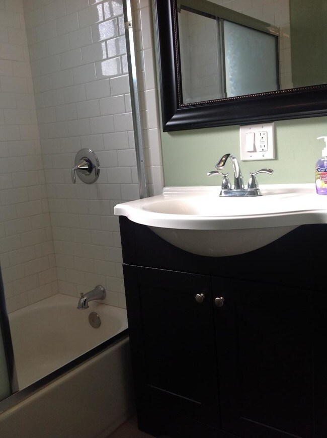 Foto del edificio - 1726 N Los Robles Ave