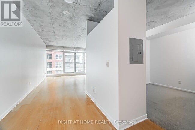Building Photo - 333 Adelaide St E