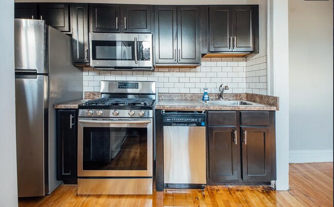 Foto del edificio - 2348 W Addison St