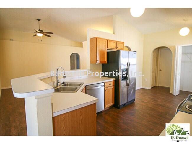 Foto del edificio - Home available for immediate move in. All ...