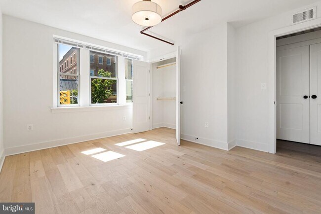 Building Photo - 901 King St