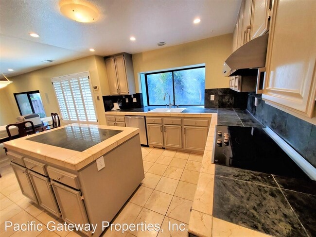 Building Photo - 5 br, 2.5 bath House - 5259 Rio Grande Dr