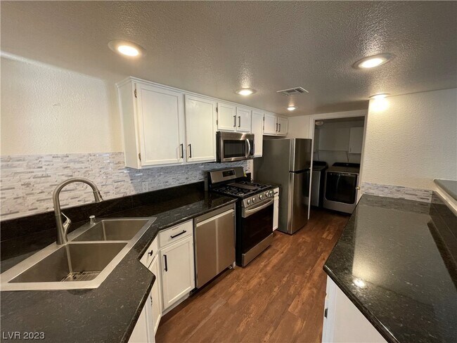 Foto del edificio - 7400 W Flamingo Rd