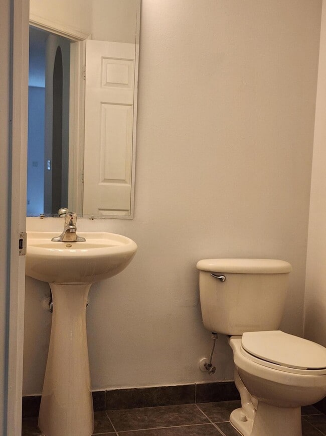 Building Photo - 6909 Blue Skies Dr