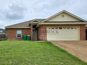 Building Photo - 3013 Palomino Trail