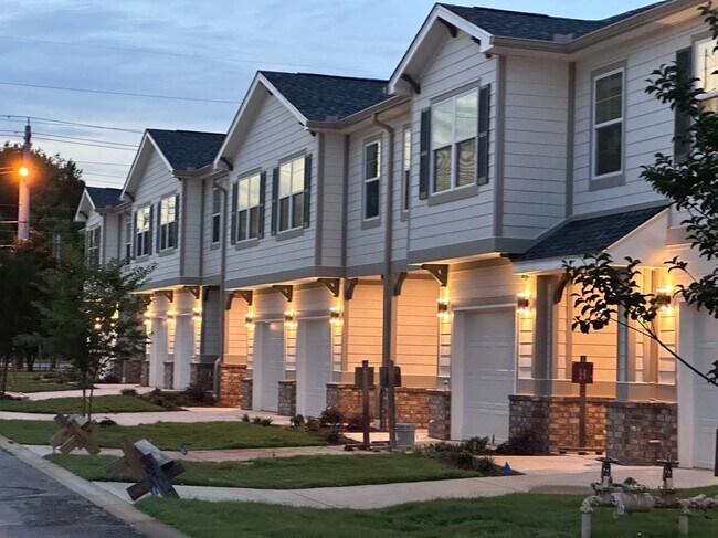 Foto del edificio - 467 Westgate Wy