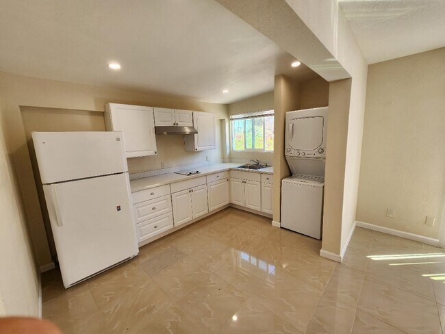 Building Photo - 64981 Cotton Ct