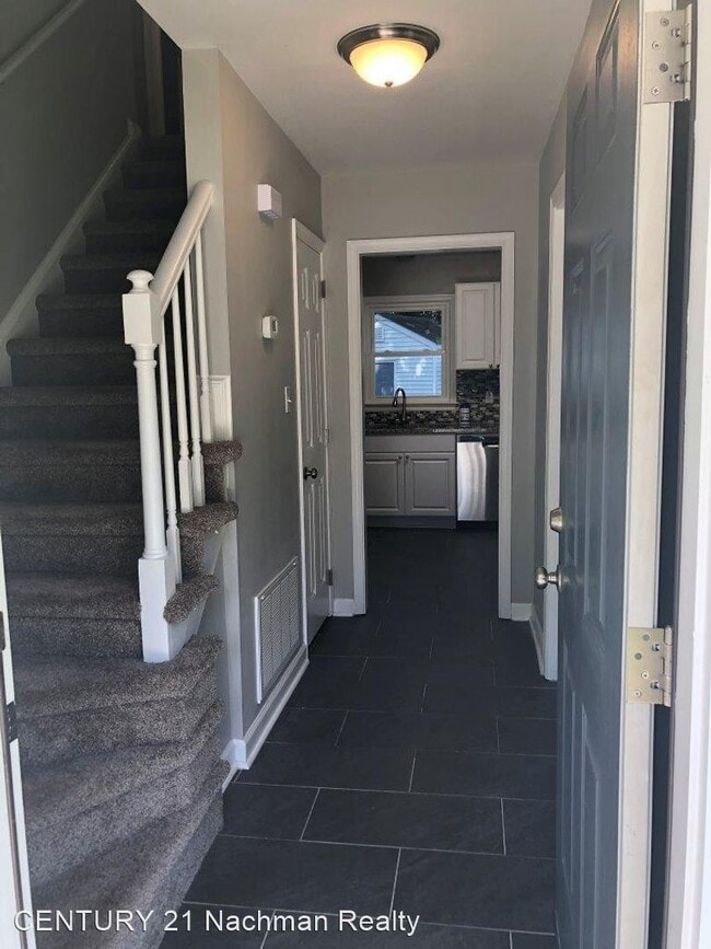 Building Photo - 5 br, 2.5 bath House - 104 Lambert Drive