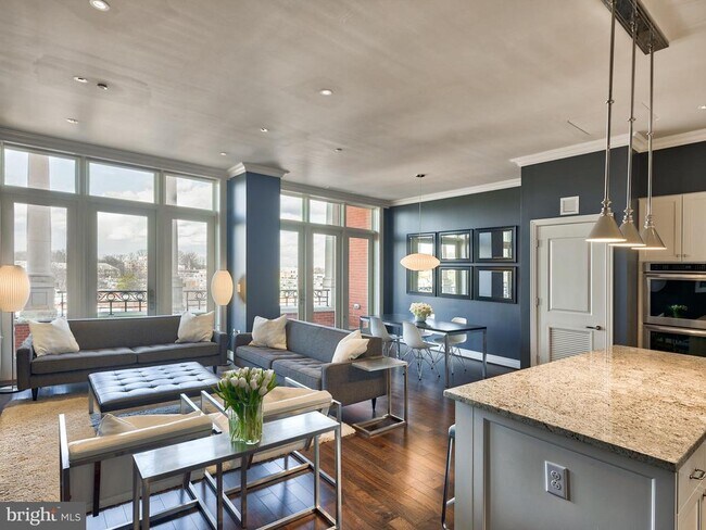 Foto del edificio - 2700 Woodley Rd NW