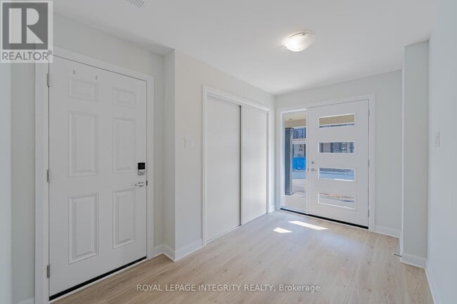 Building Photo - 524 Woodlily Private