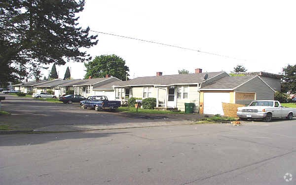 Building Photo - 4332 NE Jarrett St