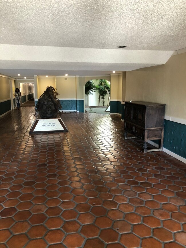 Foyer - 1720 Halford Ave