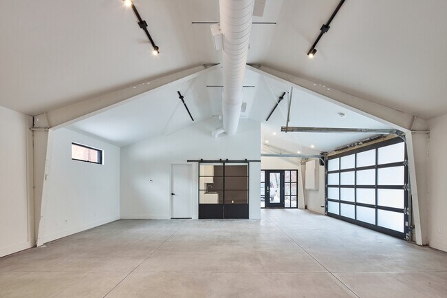 Building Photo - 329 Catherine St