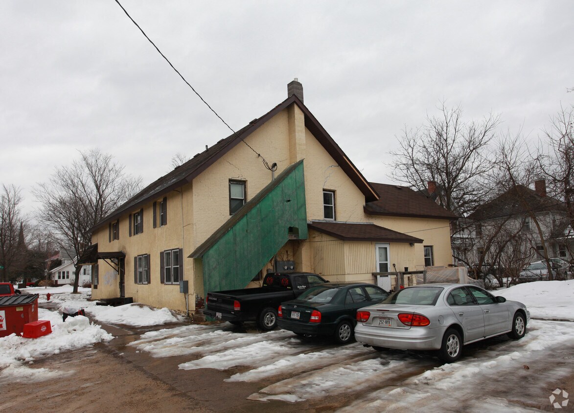 Building Photo - 1101 7th St E