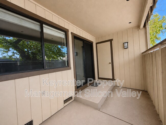 Building Photo - 1418 Capurso Way