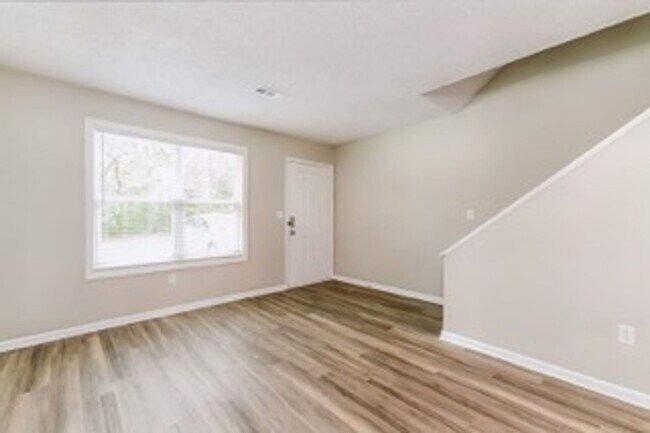 Foto del edificio - Renovated ~ 2 bedroom / 1.5 Townhome in West Ashley