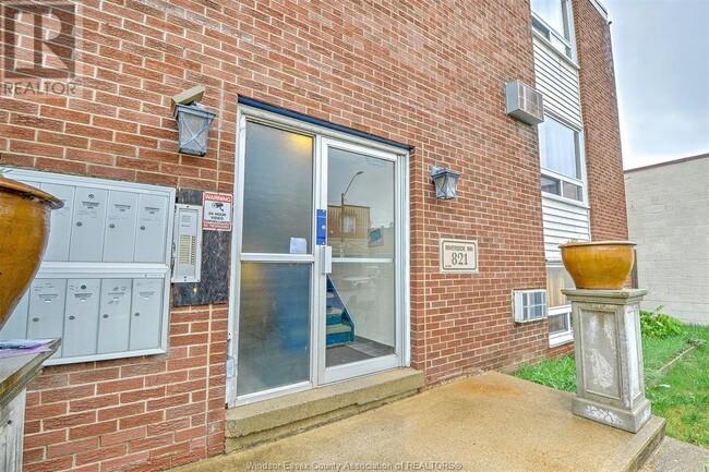 Building Photo - 821 Pillette Rd