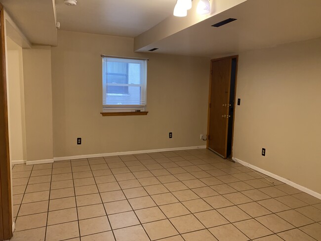 Building Photo - 109 Cross St