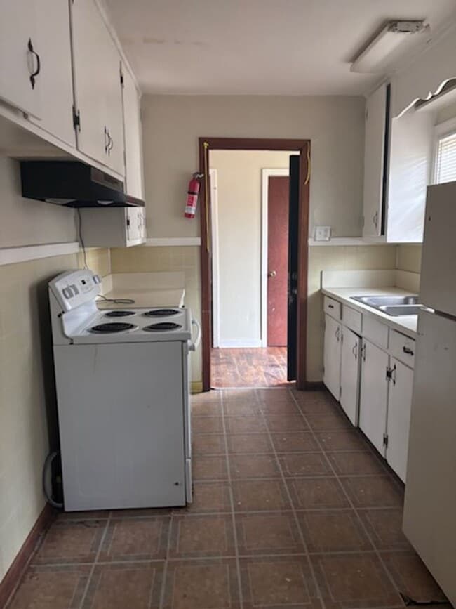 Building Photo - 323 Sykes Rd