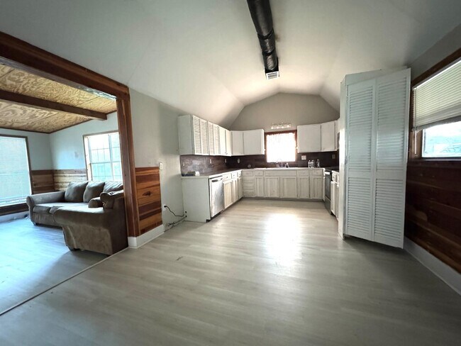 Foto del edificio - 16066 N Loop Dr