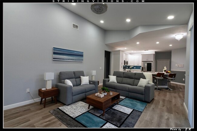 Foto del edificio - 3704 Cypress Meadows Rd