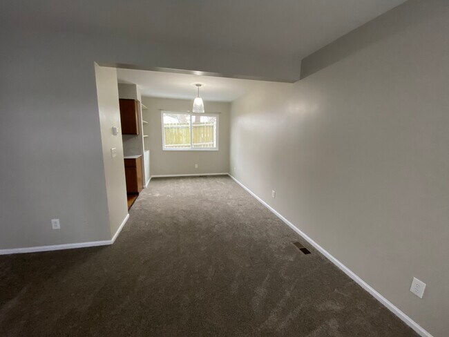 Building Photo - 428 Pettibone St