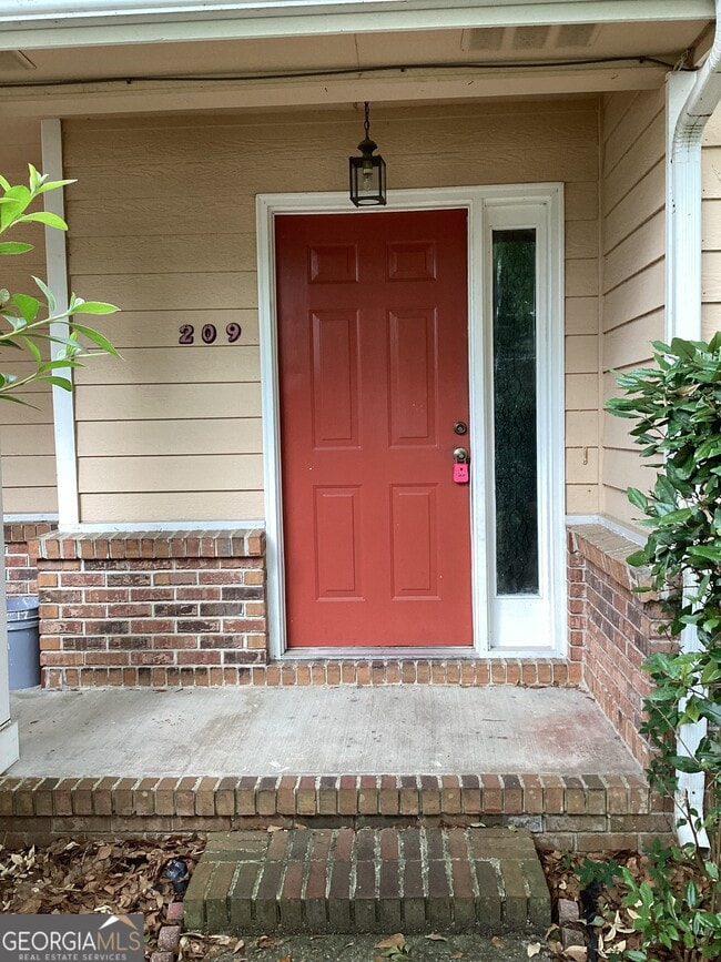 Building Photo - 209 Hallowes Dr