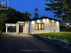 Building Photo - 25 Knowles Crescent