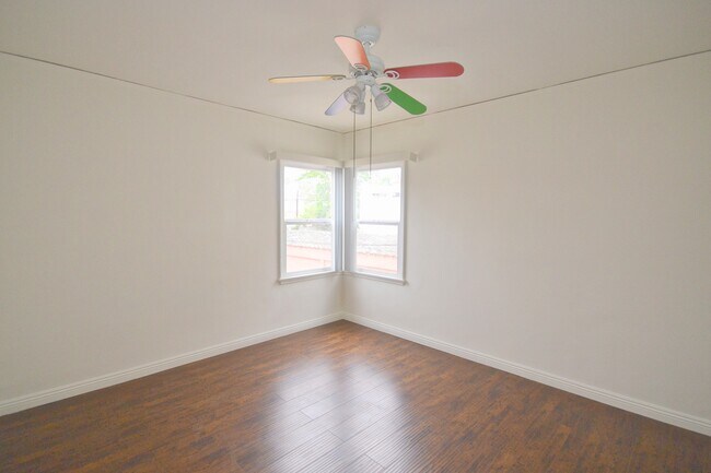 Building Photo - 1166 Menlo Ave