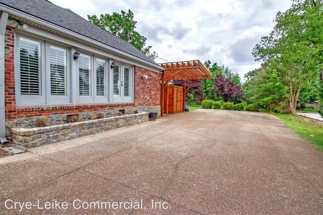 Building Photo - 5 br, 3.5 bath House - 810 Crestwood Drive
