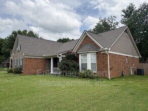 Building Photo - 7037 Meadowlands Pl