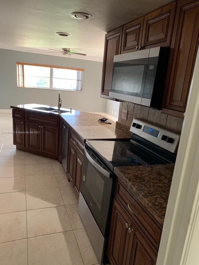 Building Photo - 4708 Banyan Ln