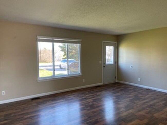 Foto del edificio - Available Now in Grand Blanc Township