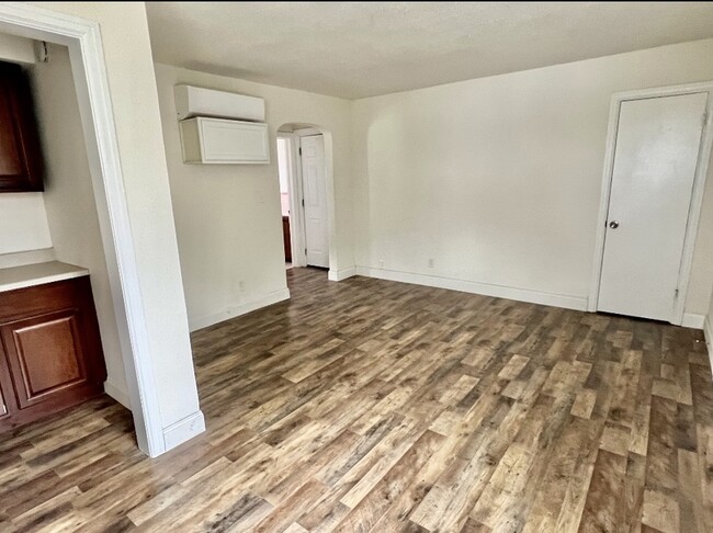Building Photo - 1005 Little Bay Avenue - B7