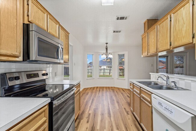 Building Photo - Move-In Ready 4/2 with No Carpet, Washer & Dryer Included – Prime Killeen Location Near Fort Hood!