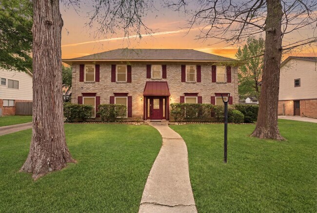 Building Photo - 8115 Theisswood Rd