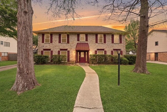 Foto del edificio - 8115 Theisswood Rd