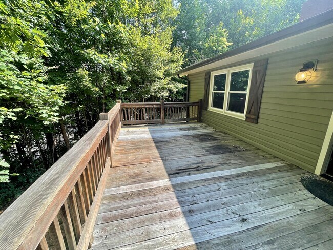 Foto del edificio - 225 Darnell Ln