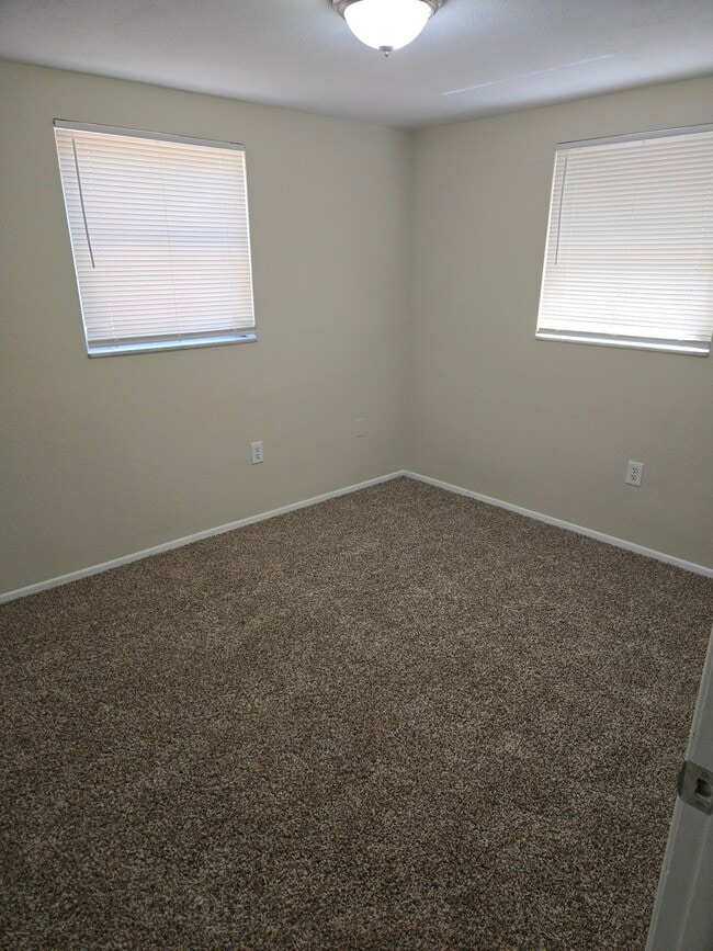 Foto del edificio - 9240 St Regis Ln