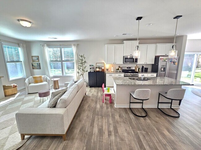 Foto del edificio - Nearly New  on Cul de sac